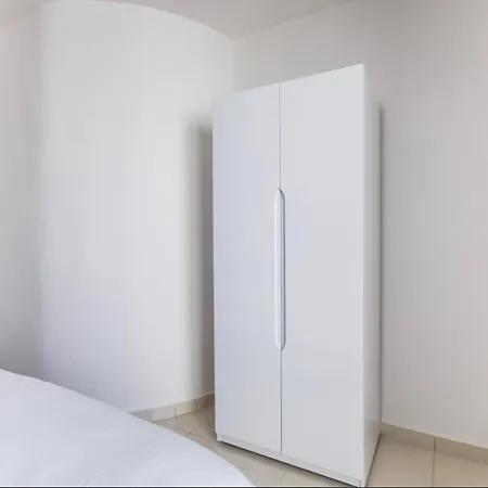 Bnbnova - Lovely Saint Julian With Terrace Appartement *