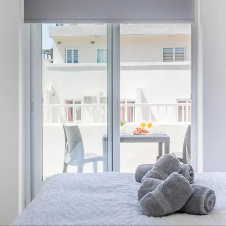 Bnbnova - Lovely Saint Julian With Terrace Appartement San Ġiljan