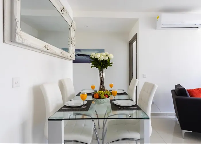 Bnbnova - Lovely Saint Julian With Terrace Appartement