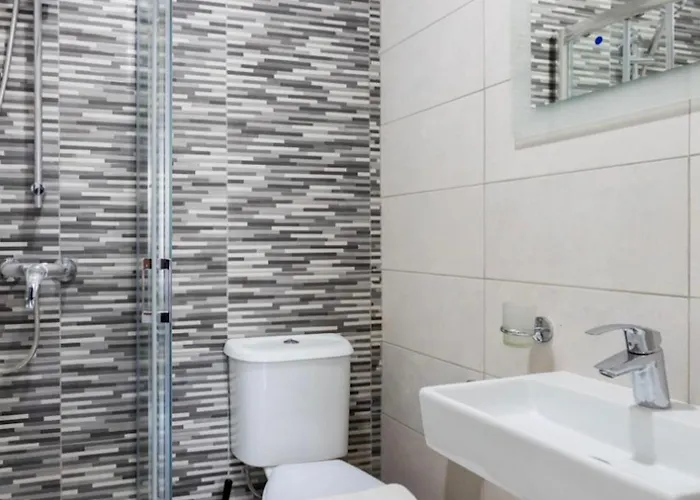 Bnbnova - Lovely Saint Julian With Terrace Appartement