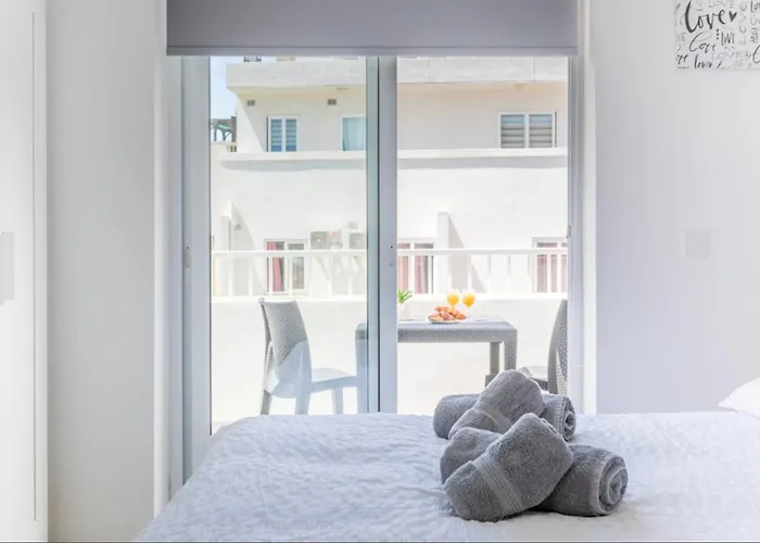 Bnbnova - Lovely Saint Julian With Terrace Appartement San Ġiljan