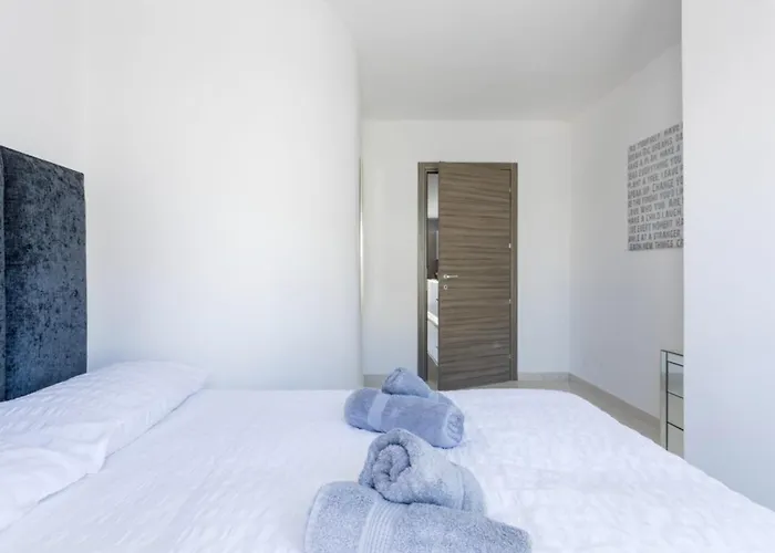 Bnbnova - Lovely Saint Julian With Terrace