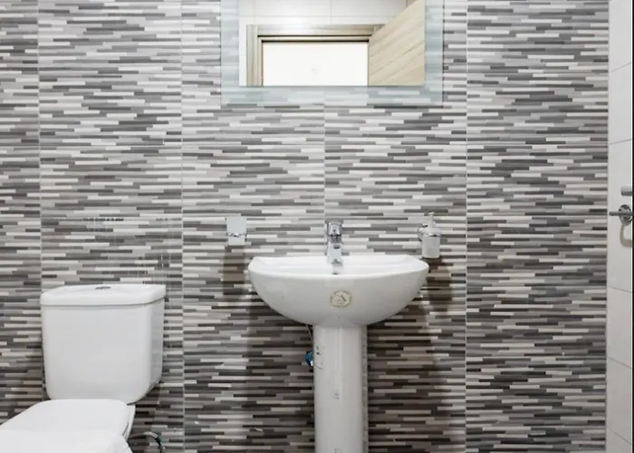 Bnbnova - Lovely Saint Julian With Terrace