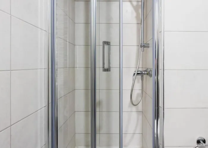 Bnbnova - Lovely Saint Julian With Terrace Appartement