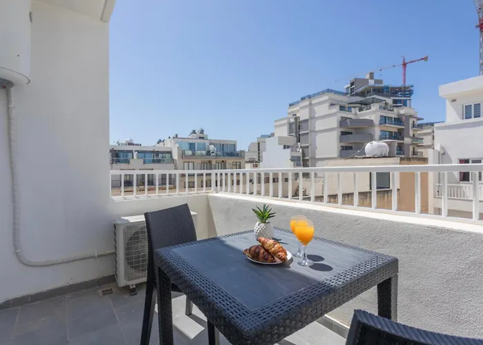 Bnbnova - Lovely Saint Julian With Terrace *