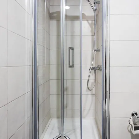 Bnbnova - Lovely Saint Julian 3br 2ba With Terrace شقة