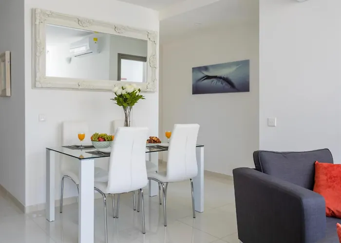 Bnbnova - Lovely Saint Julian With Terrace شقة سانت جوليان